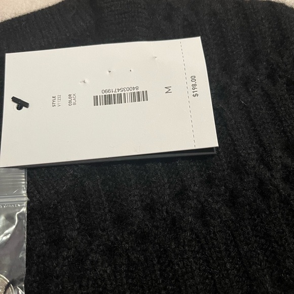 Bloomingdales’s Cashmere 2ply beautiful and very soft - Picture 5 of 16